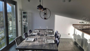 Luxus 4 Zimmer Apartment 3 Schlafzimmer und großer Wohnbereich mit Balkon